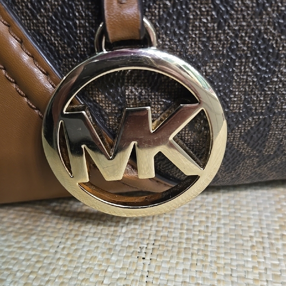 Michael Kors Brown and Tan Shoulder Bag EUC - Picture 3 of 15